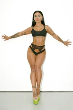 CXIX Classique Triangle Bralette - Black -Rad Store 22 04 04Creatures vid 242