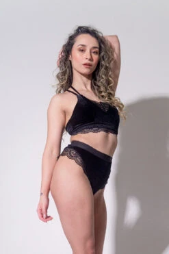 Sorte Velvet Adore Top - Black -Rad Store ADORE 2 85ea6131 00ef 4066 b295 f646c95c188d