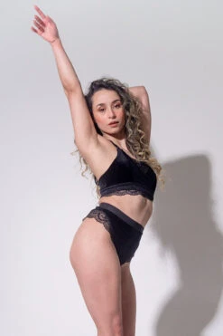 Sorte Velvet Adore Top - Black -Rad Store ADORE 3 1e5a735f aa50 4465 bcea 10651e9bfd23