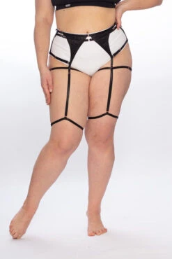 Queen Garter Belt - Black Shine -Rad Store Garterbeltblack2e