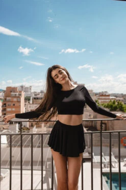 REV ACTIV Twist Top - Black 7 REV ACTIV Twist Top - Black -Rad Store IMG 0057 2