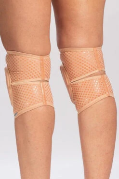 Queen Grippy Kneepads - Latte -Rad Store NudeLatteGrip3