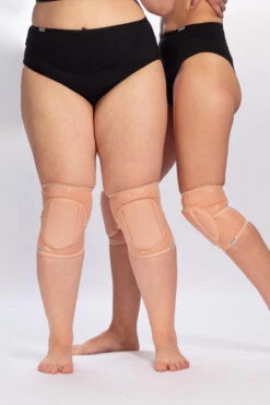 Queen Grippy Kneepads - Latte -Rad Store NudeLatteGrip4
